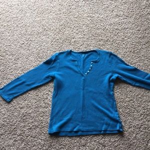 Blue long-sleeved shirt
